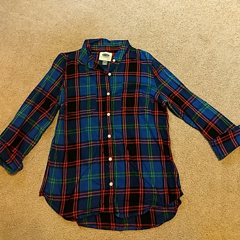 Old Navy shirt listing for nhawkins
